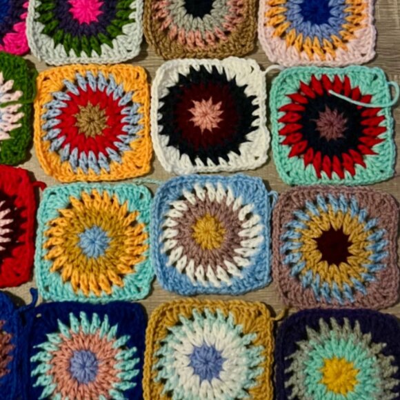 Lot of 20 4.5” ASSORTED COLORS Crochet STARBURST GRANNY SQUARES Afghan DIY - Picture 3 of 3